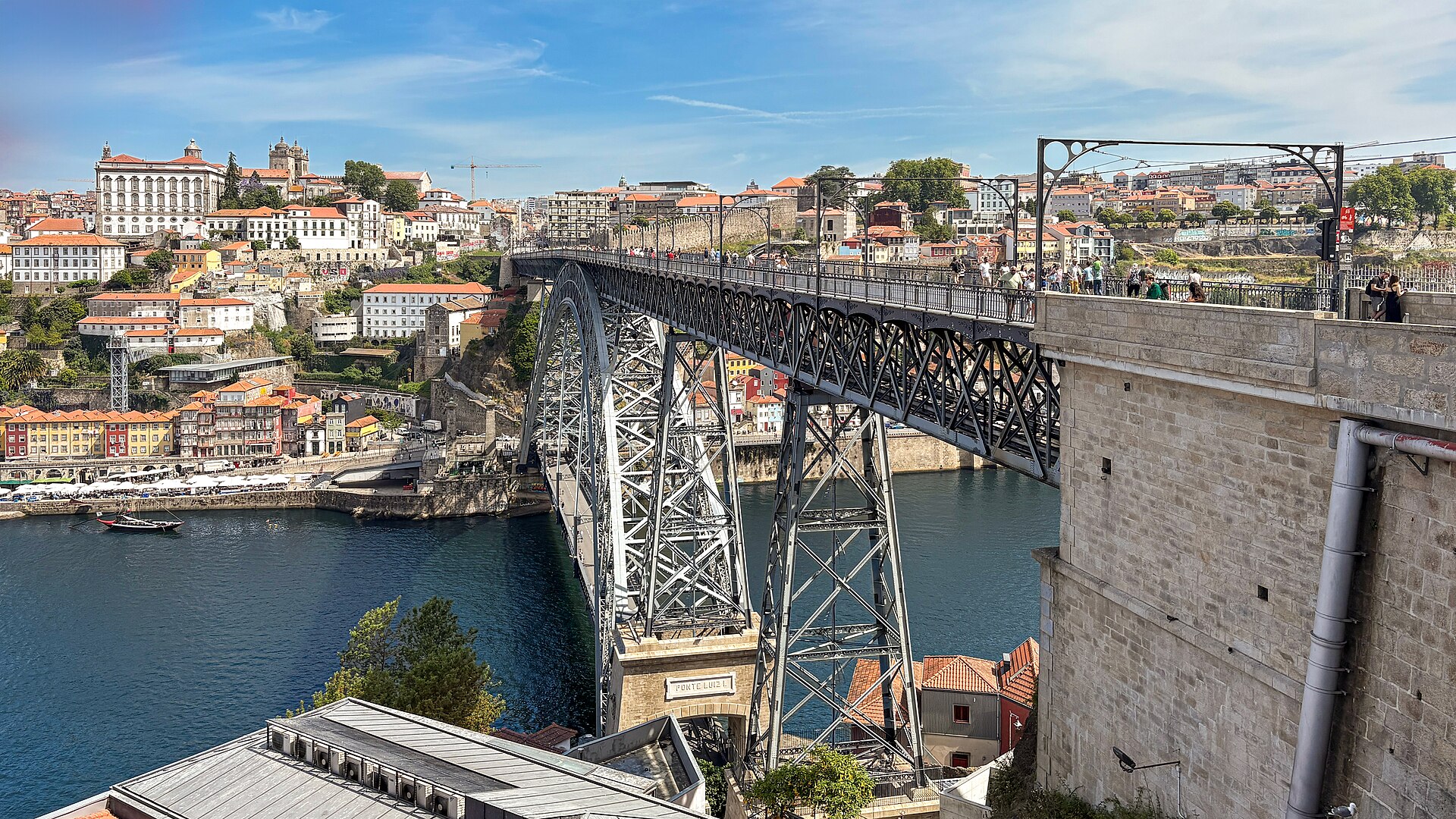 Paisagem icónica do Grande Porto - Ribeira e Ponte D. Luís I sobre o Rio Douro